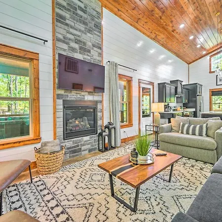 Chic Broken Bow Cabin With Hot Tub And Gas Grill! Exterior photo
