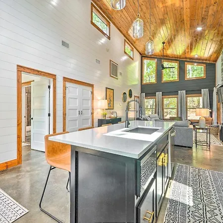 Chic Broken Bow Cabin With Hot Tub And Gas Grill! Exterior photo
