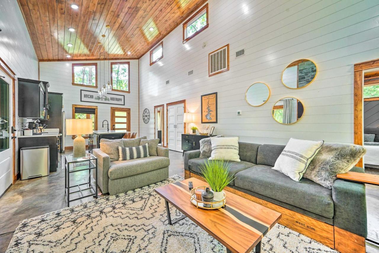Holiday home Chic With Hot Tub And Gas Grill! *
