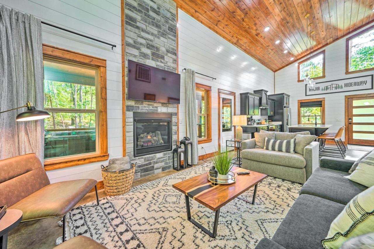 Chic With Hot Tub And Gas Grill! *