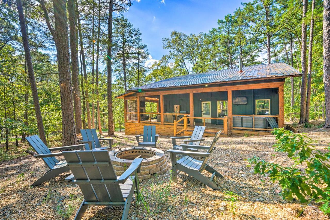 Chic With Hot Tub And Gas Grill! Broken Bow