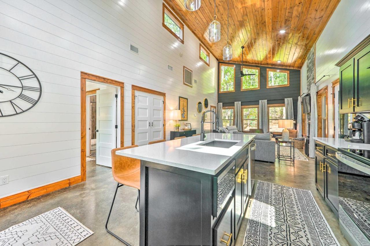 Chic With Hot Tub And Gas Grill! *