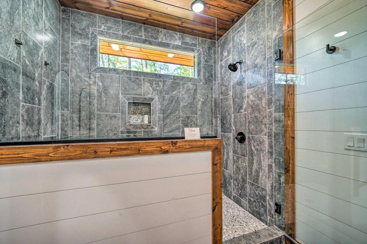 Chic With Hot Tub And Gas Grill! *