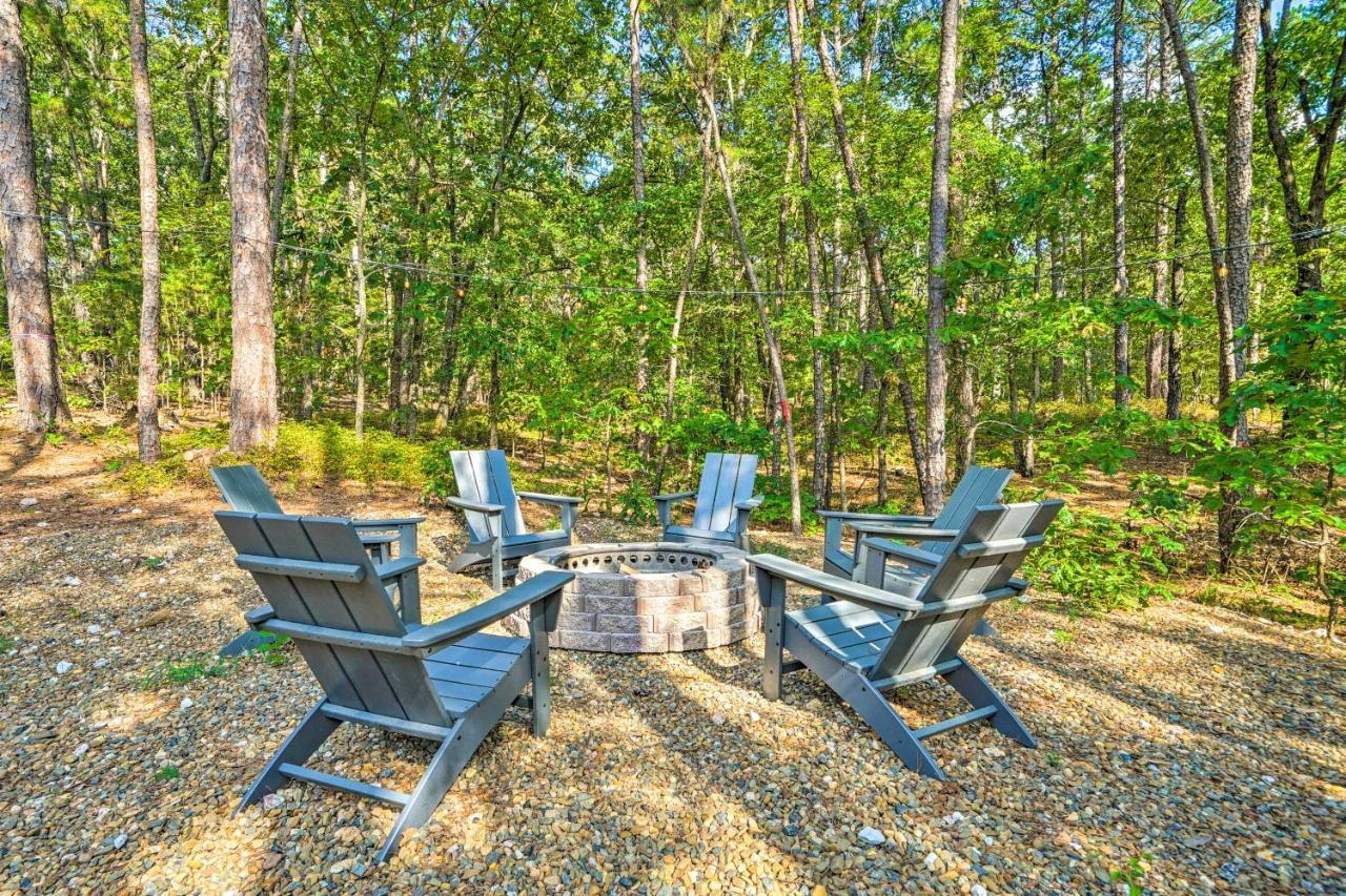 Chic With Hot Tub And Gas Grill! Broken Bow