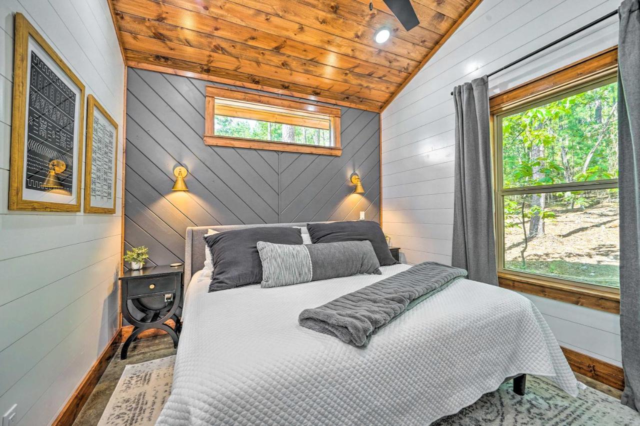 Holiday home Chic With Hot Tub And Gas Grill! *