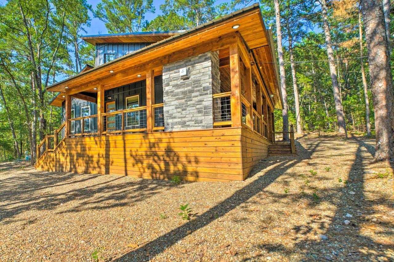 Chic With Hot Tub And Gas Grill! Broken Bow
