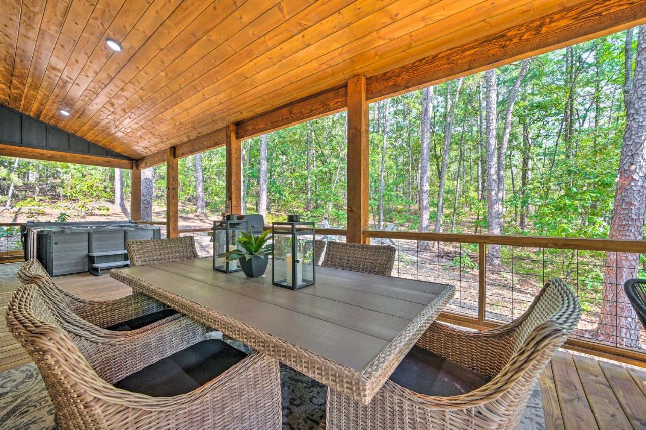 Chic With Hot Tub And Gas Grill! Broken Bow