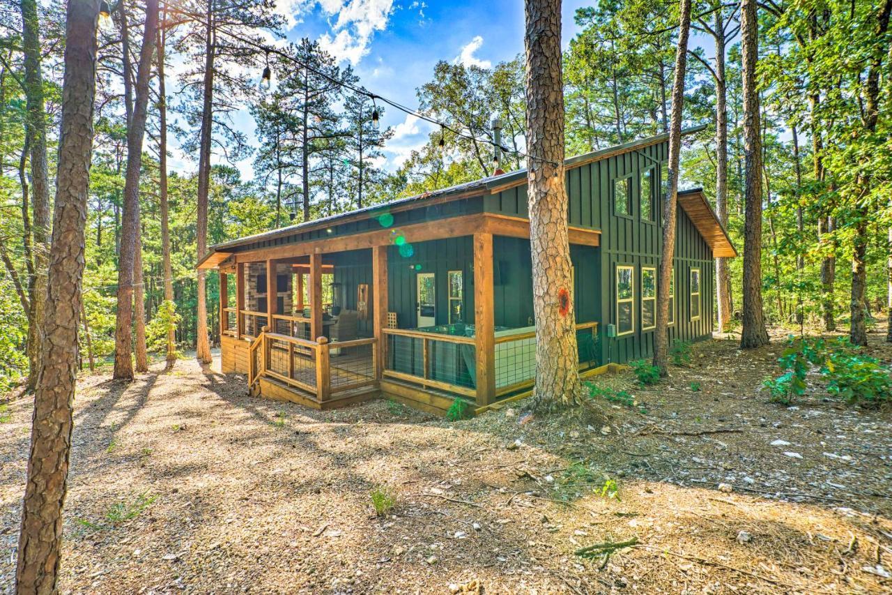 Holiday home Chic With Hot Tub And Gas Grill! *